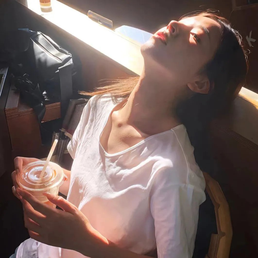 小河亲过我的脸
